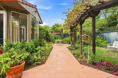  5849 Caminito Del Estio, La Jolla, CA 92037 - Photo 16