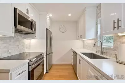  1174 Locust Street, San Diego, CA 92106 - Photo 2
