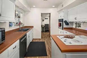 8925 Cliffridge Ave, La Jolla, CA 92037 - Photo 18