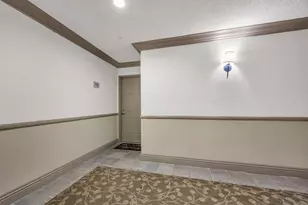 8889 Caminito Plaza Centro, San Diego, CA 92122 - Photo 6