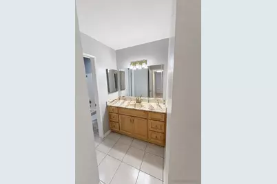  18620 Hatteras #105, Tarzana, CA 91356 - Photo 8