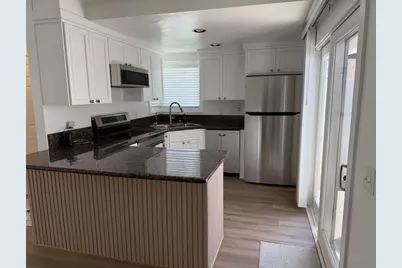  318 Riverview Way, Oceanside, CA 92057 - Photo 2