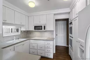 2130 Vallecitos, La Jolla, CA 92037 - Photo 10