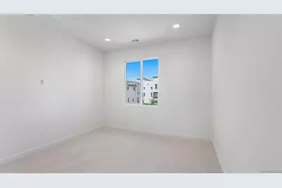  329 Ocotillo Gl, Escondido, CA 92025 - Photo 10