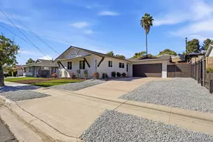 8262 Beaver Lake Dr, San Diego, CA 92119 - Photo 2