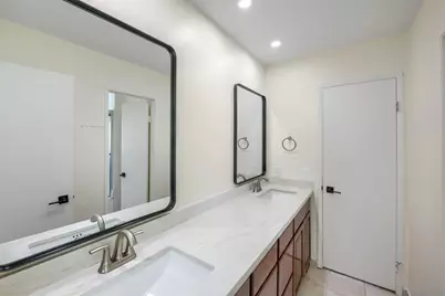  5687 Menorca Dr, San Diego, CA 92124 - Photo 32