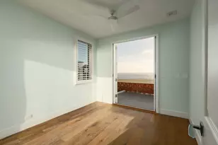 6911 Neptune Pl, La Jolla, CA 92037 - Photo 32