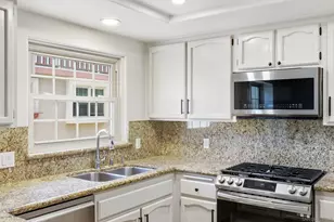 2565 Navarra Dr, Carlsbad, CA 92009 - Photo 16