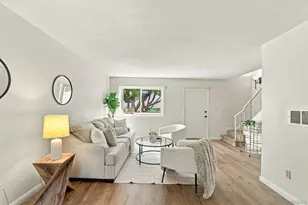 7864 Camino Raposa, San Diego, CA 92122 - Photo 6