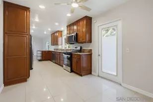 2190 Greenbrier Dr, Oceanside, CA 92054 - Photo 12