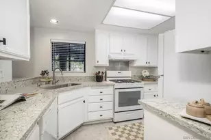 1087 Shadowridge Dr, Vista, CA 92081 - Photo 8