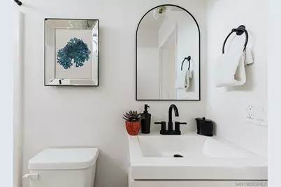  4652 Don Lorenzo Dr #A, Los Angeles, CA 90008 - Photo 6