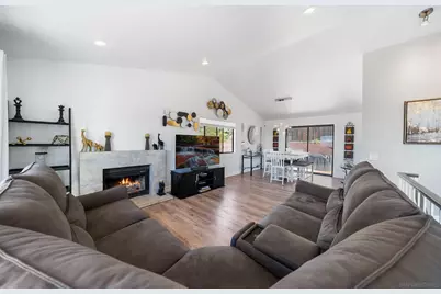  2041 Woodland Gln, Escondido, CA 92027 - Photo 2