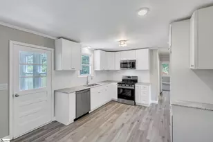 107 Carriage Ln, Simpsonville, SC 29681 - Photo 8