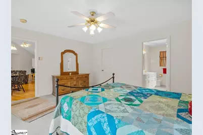 208 W Durham Street, Landrum, SC 29356 - Photo 14