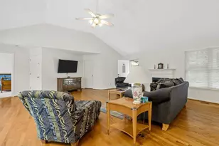 208 W Durham St, Landrum, SC 29356 - Photo 8