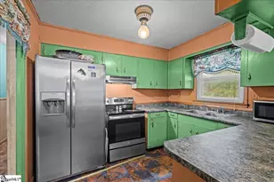 202 Vermont Dr, Gaffney, SC 29341 - Photo 10