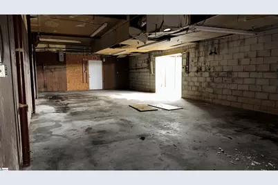 146 N Trade Avenue, Landrum, SC 29356 - Photo 4