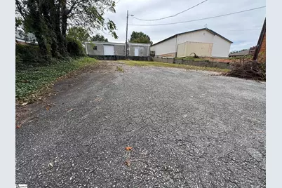 146 N Trade Avenue, Landrum, SC 29356 - Photo 12