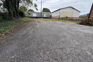 146 N Trade Ave, Landrum, SC 29356 - Photo 12