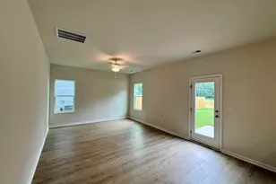 12073 Lansbury Dr, Inman, SC 29349 - Photo 6