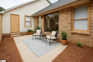 102 Heritage W Ct, Greenwood, SC 29646 - Photo 2