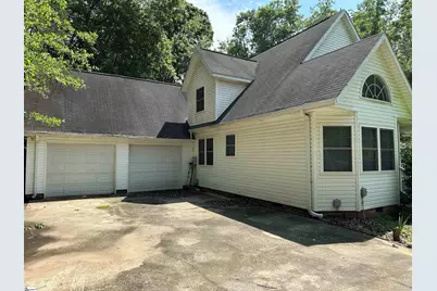 693 Grandwood Boulevard, Gray Court, SC 29645 - Photo 2