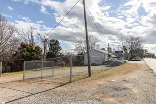 250 Cedar Springs Ave, Spartanburg, SC 29302 - Photo 2