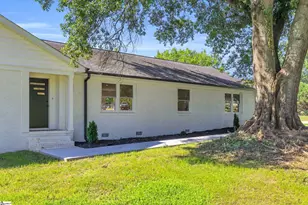 2 Melbourne Ln, Greenville, SC 29615 - Photo 2