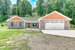 115 Albert St, Landrum, SC 29356 - Photo 1