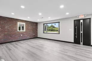 327 W Main St, Clinton, SC 29325 - Photo 4