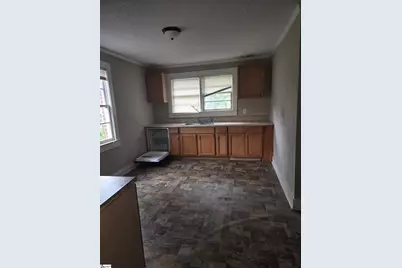 110 N Owens Street, Clinton, SC 29325 - Photo 2