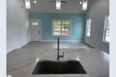 816 E Carolina Avenue, Clinton, SC 29325 - Photo 8