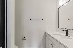 9 Hawthorne Ln, Greenville, SC 29605 - Photo 18