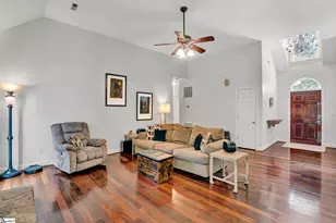 36 Prince Williams Ct, Simpsonville, SC 29681 - Photo 2