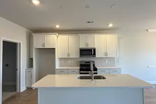 554 Hydrangea St, Seneca, SC 29678 - Photo 4