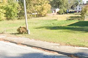 552 Springdale Dr, Clinton, SC 29325 - Photo 1