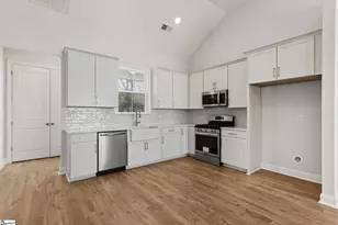 125 Cottage Ln, Greenwood, SC 29649 - Photo 10