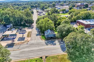 220 Hampton Ave, Pickens, SC 29671 - Photo 4