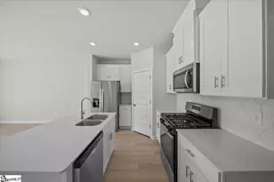 106 Pleasure Ln, Taylors, SC 29687 - Photo 4