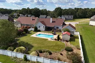 608 Saddlebred Dr, Pelzer, SC 29669 - Photo 2