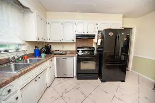 304 Hampshire Ct, Spartanburg, SC 29301 - Photo 12