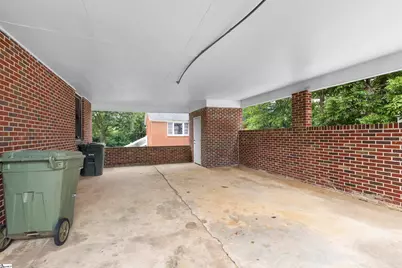 509 W Carolina Avenue, Clinton, SC 29325 - Photo 2