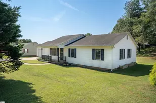 112 Wells Dr, Boiling Springs, SC 29316 - Photo 2