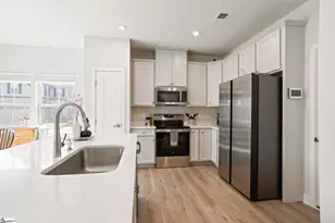 561 Martin Crk Dr, Simpsonville, SC 29680 - Photo 14