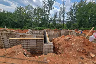 208 Rolling Waters Dr, Greenville, SC 29605 - Photo 2