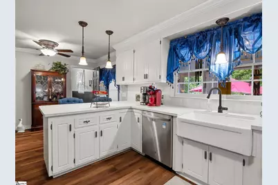 401 E Rutledge Avenue, Gaffney, SC 29340 - Photo 20