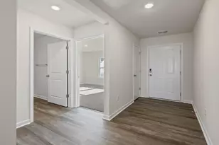 218 Pristine Dr, Greenwood, SC 29646 - Photo 4