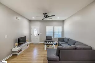 18 Blackwood St, Greenville, SC 29611 - Photo 6