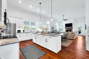 202 Montview Cir, Greenville, SC 29617 - Photo 2